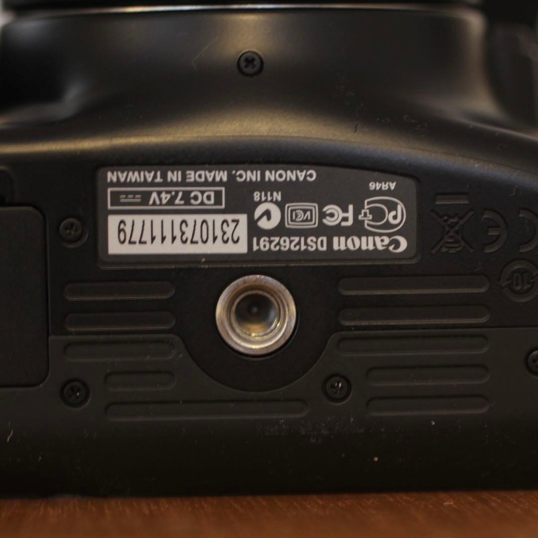 【美品】Canon EOS kiss X50デジタル一眼レフカメラレンズ付