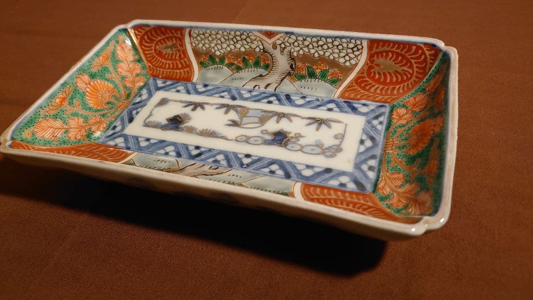 大聖寺伊万里　古伊万里　伊万里　色絵　金襴手　角皿　華の図　江戸期　１客