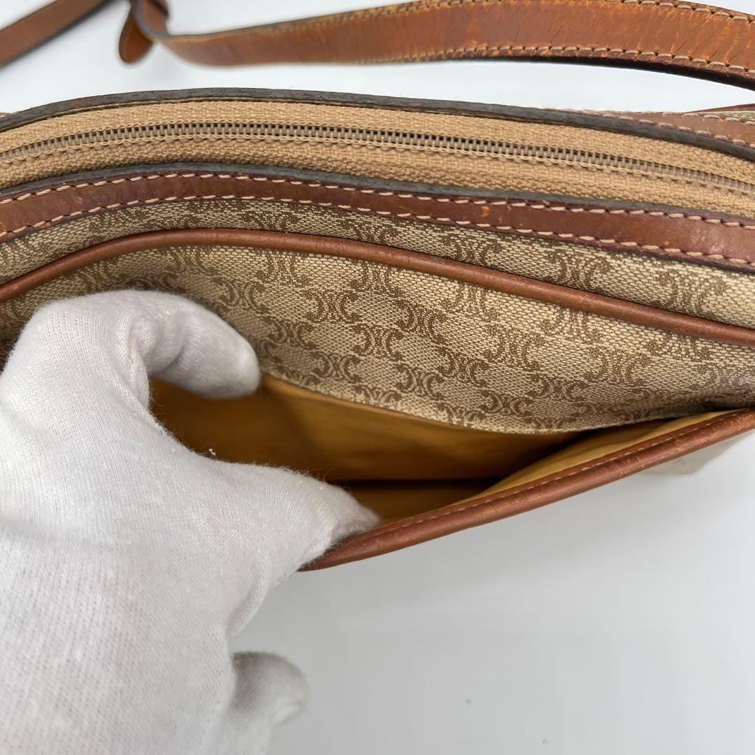 CELINE ショルダーバッグ 斜めがけ ホワイトマカダム柄 ゴールド金具