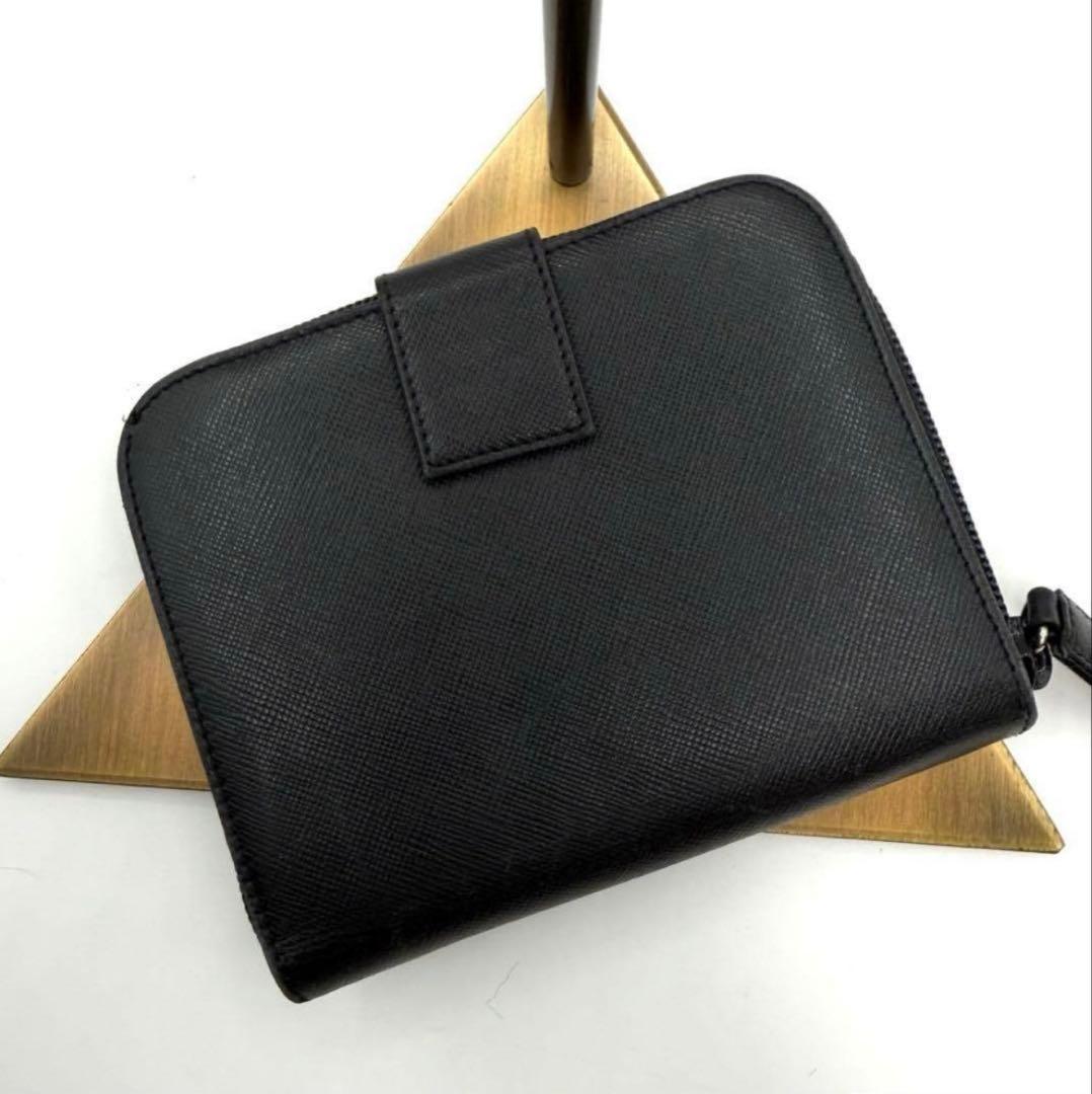 PRADA ブラック レザー 二つ折り財布　三角ロゴプレート