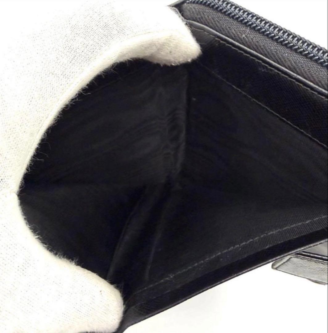 PRADA ブラック レザー 二つ折り財布　三角ロゴプレート