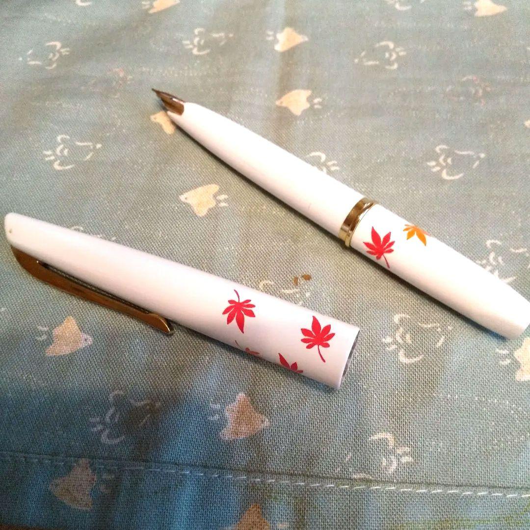 プラチナPlatinum万年筆 昭和レトロ ホワイトもみじ柄