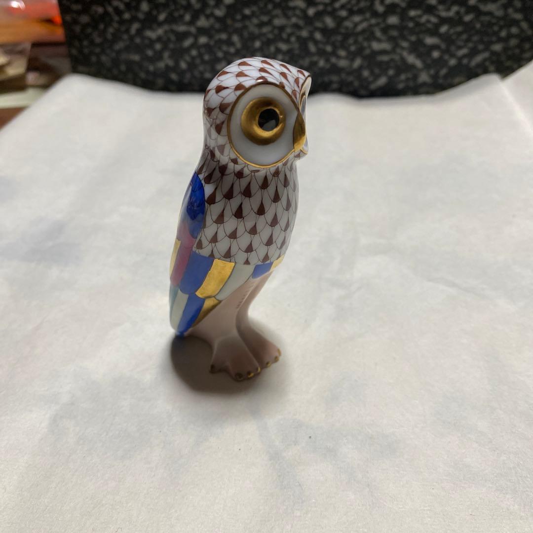 カラフルなフクロウの陶器置物