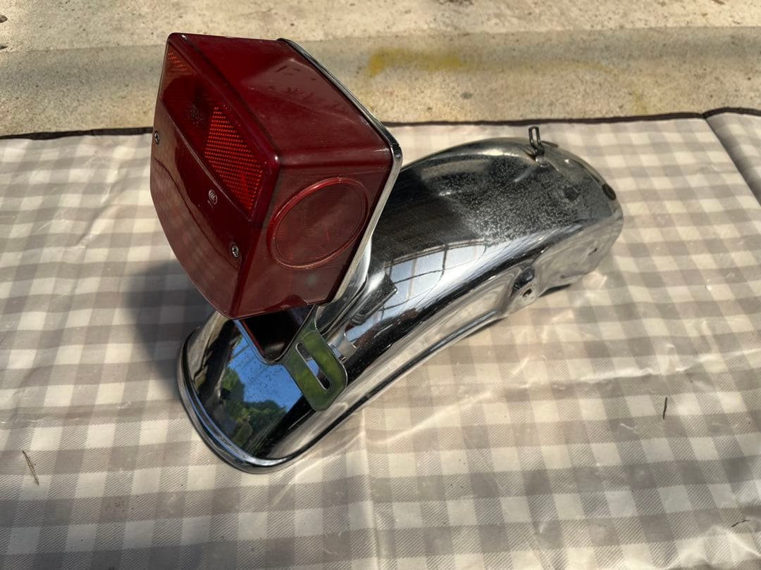 スズキ　GN125H 純正テールランプ　台座　リアフェンダー付き
