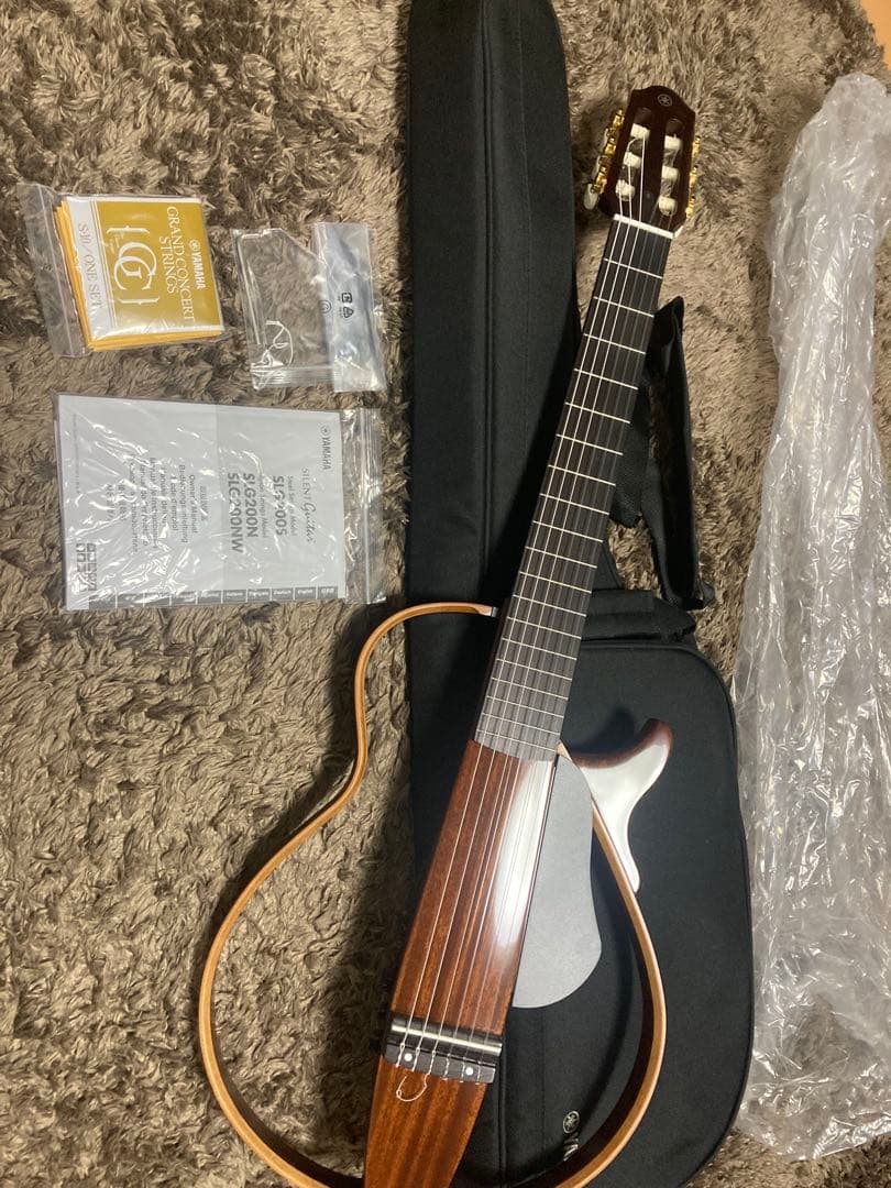 ヤマハ　サイレントギター　SLG200NW