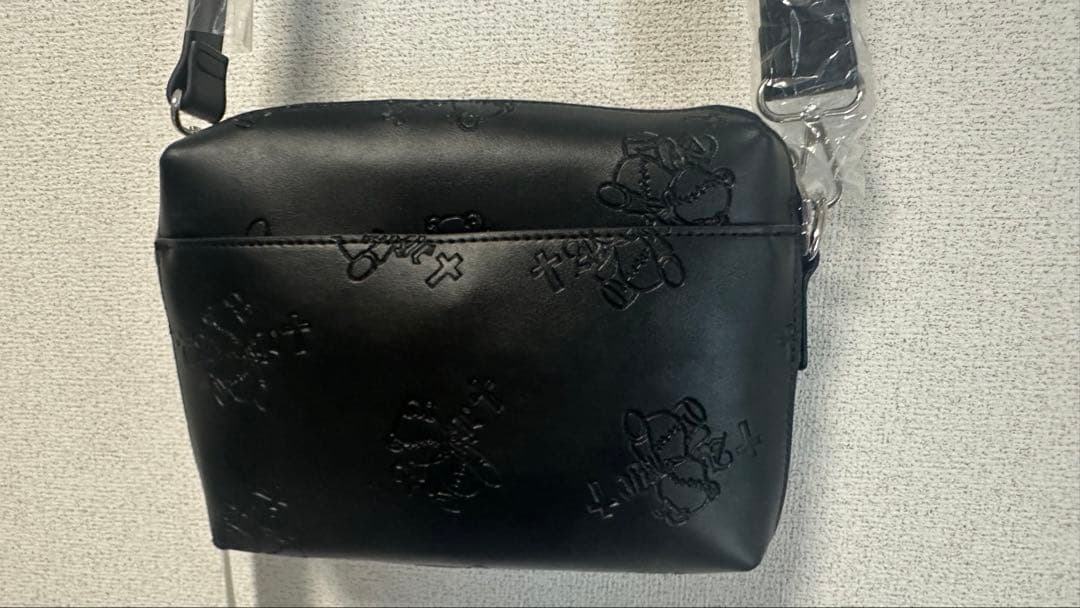 新品未使用 くぎベア型押し総柄ショルダーバッグ amilige アミリージュ