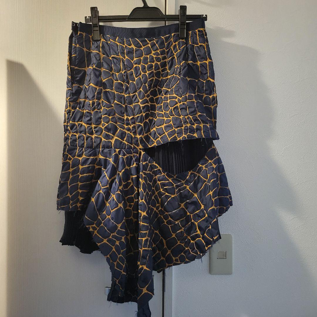 sacaiのイレギュラーヘムのスカート