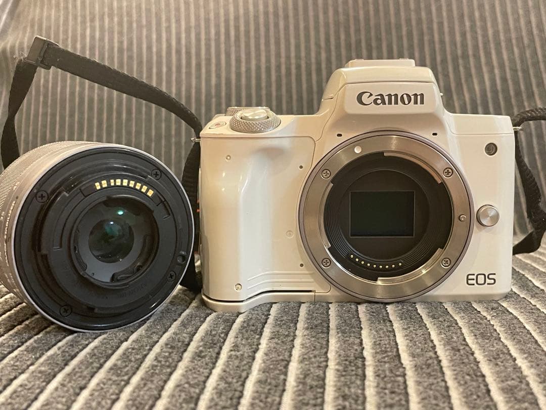 Canon EOS Kiss M ボディ&標準ズームレンズ