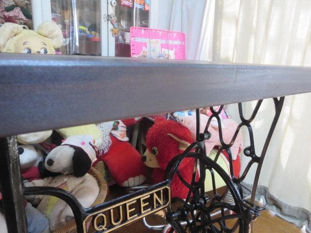 ※アンティーク※ QUEEN足踏みミシン脚のテーブル　アイアン　飾り棚