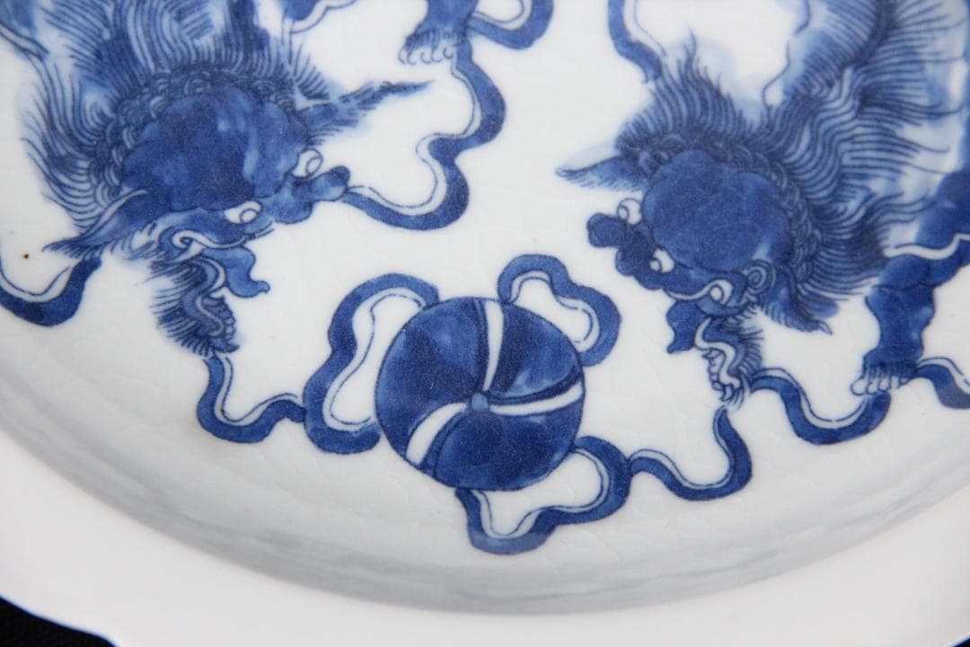 中国美術　青花獅子毬 成化年製　 古染付皿 骨董磁器 蔵出 唐物 EYM23-3