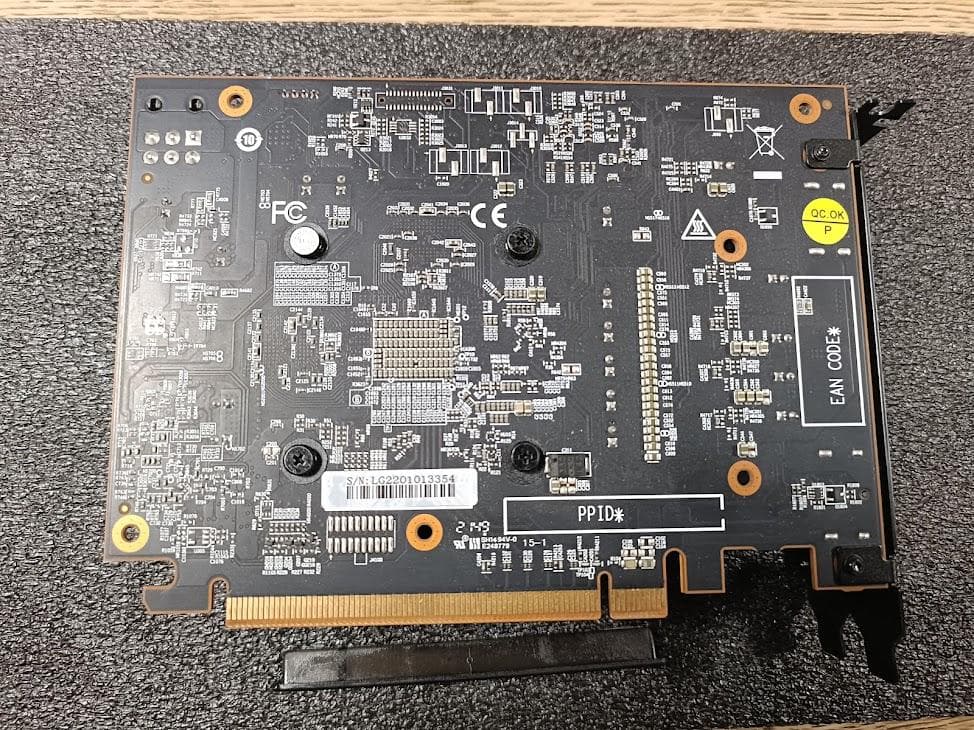 玄人志向　RD-RX6500XT-E4GB/SF [PCIExp 4GB]