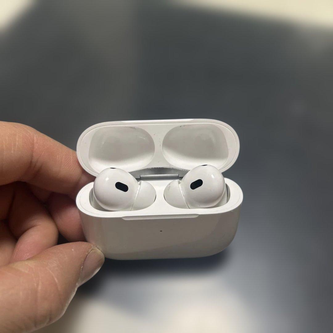 AirPodsPro2 本体 ホワイト 充電ケース付き