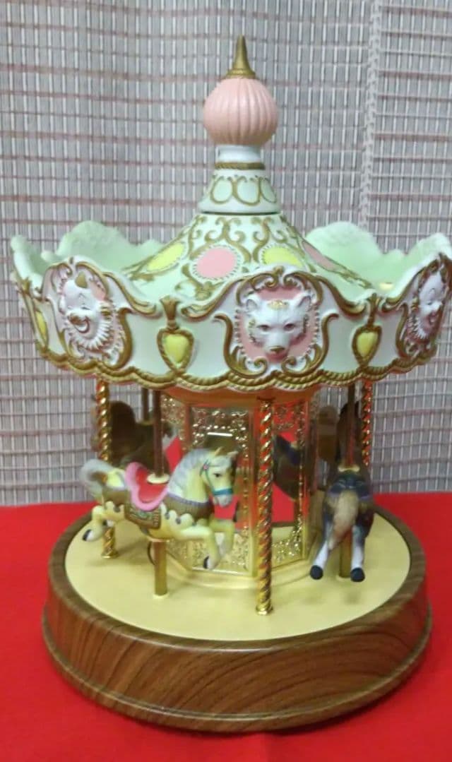 ☆☆☆本日特価！【WACO 陶器製メリーゴーランド ジャンク品】