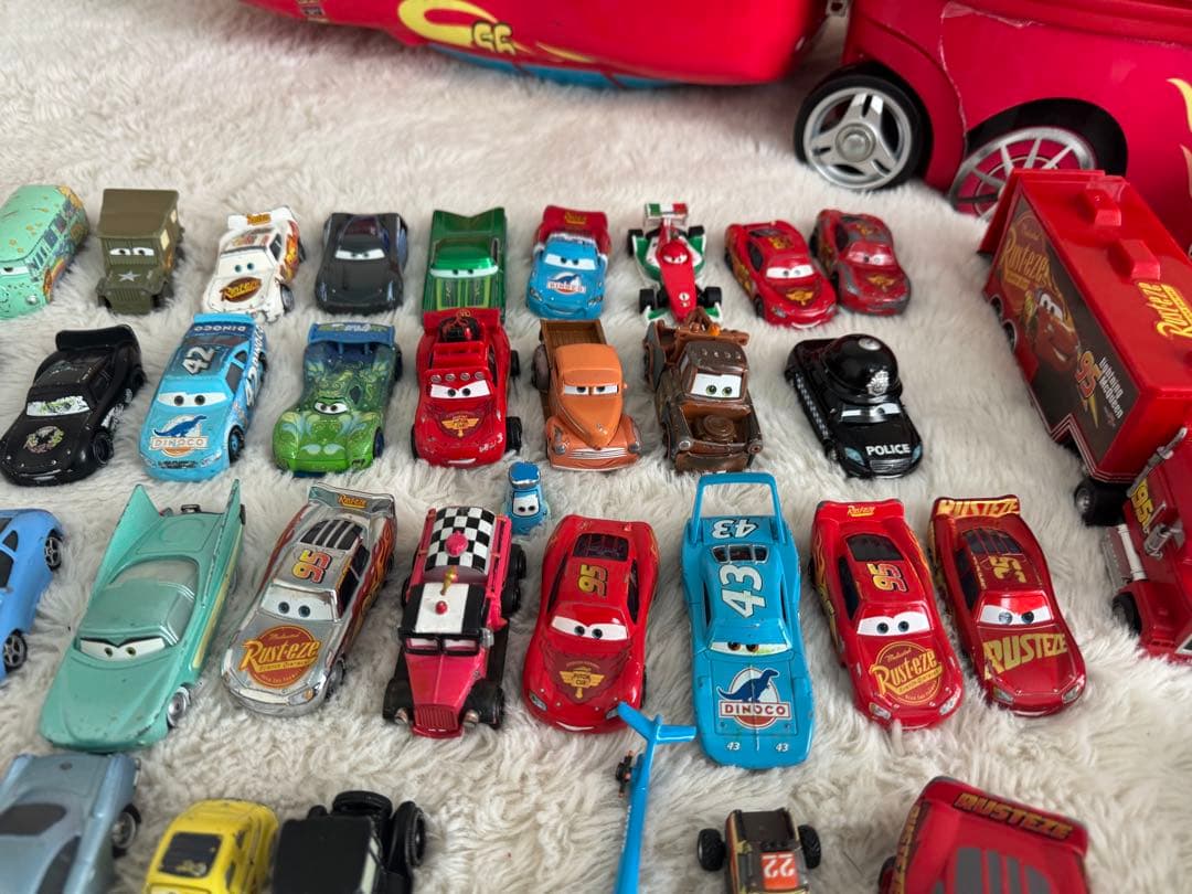 カーズ ミニカーケース ライトニング・マックイーン 約41台付き