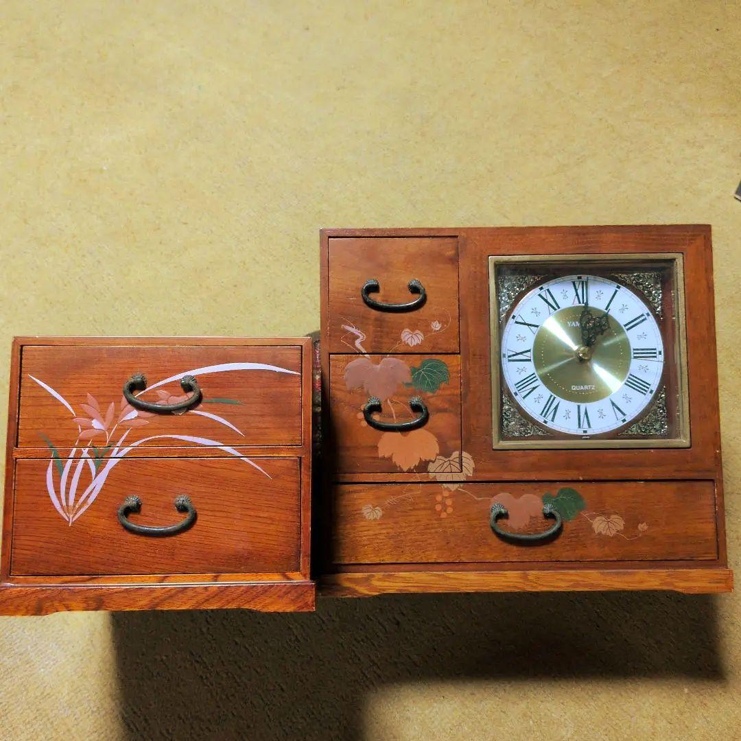 時計付木製タンス 和柄装飾　レトロ家具　ミニ箪笥　　和風で小さい小物入　引き出し