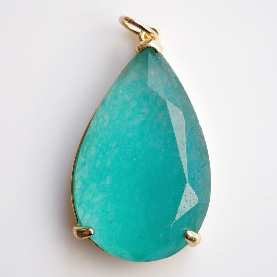 【Noel】高品質ホワイトシェル彫刻の大粒ネックレストップ