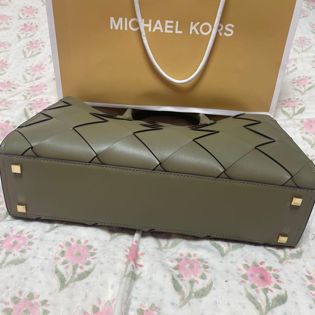 【新品•未使用】MICHAEL KORS サッチェル グリーン ハンドバッグ