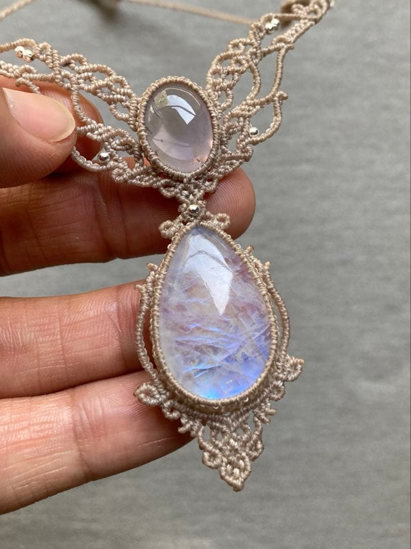 レインボームーンストーン　アメジスト　マクラメネックレス