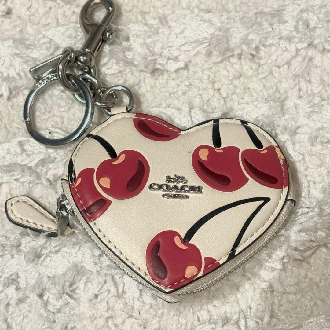 COACH ハート型 チェリー柄ケースキーホルダー CZ091シルバー金具
