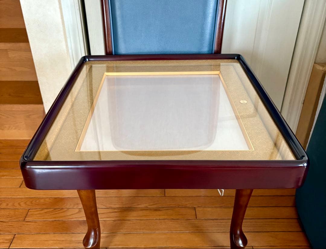 ★叙勲額縁　菊の御紋　ダークブラウンの木製額縁