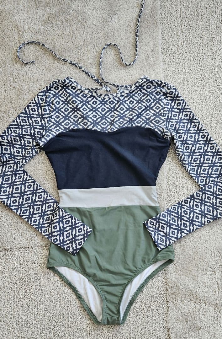 あるりんseea　ラッシュガード　水着