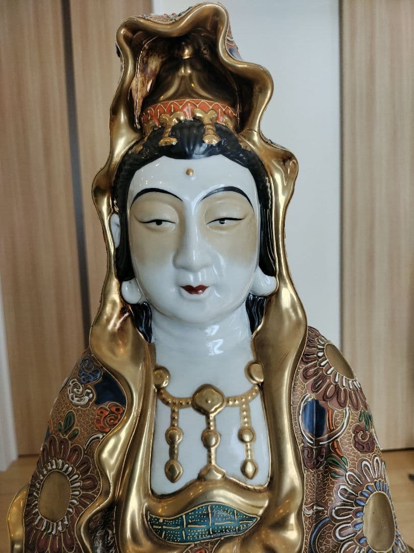 【美品】九谷焼　八幡窯　大　色絵金彩観音菩薩像　置物　高さ76㎝