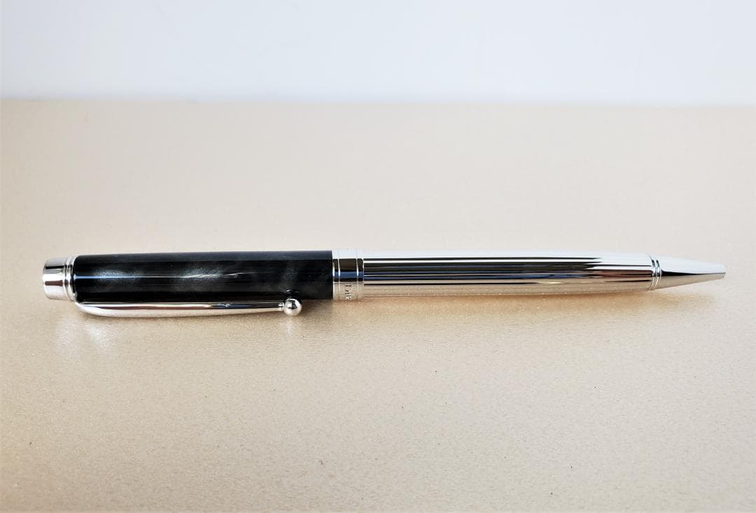 【希少品】【新品・未使用】PILOT 油性ボールペン（グランセ・ロジウム）