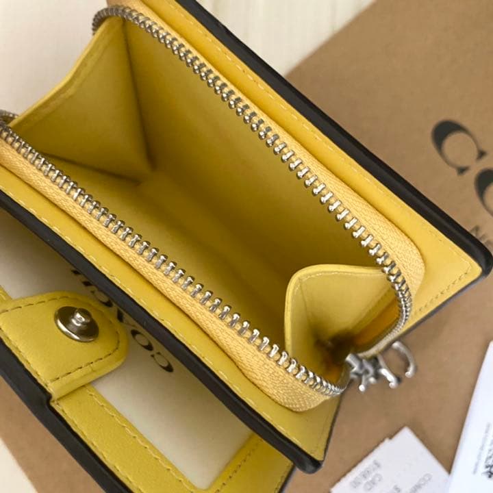 ★ COACH コーチ　折り財布　イエロー 二つ折り財布 花柄