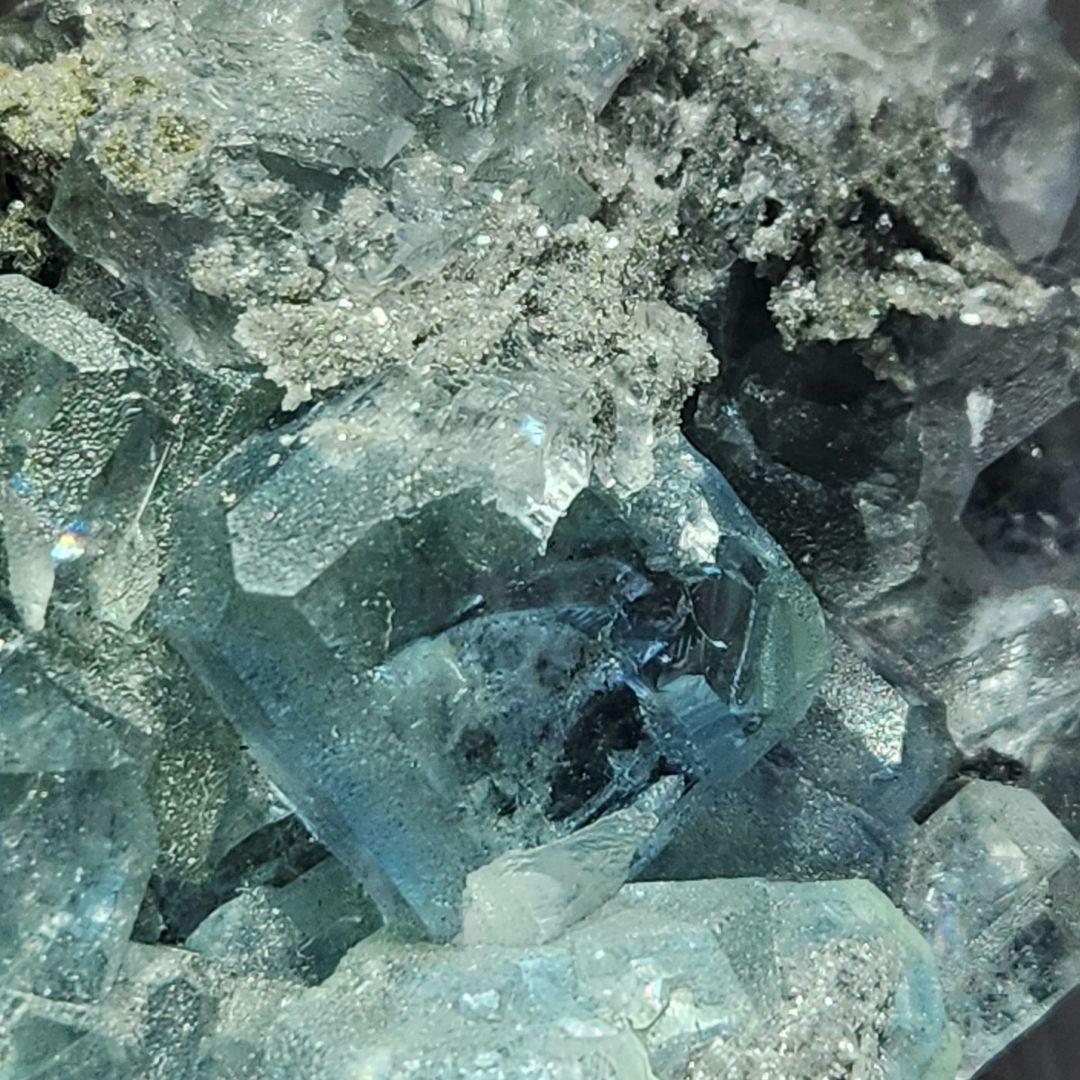 高品質✨フローライト母岩付き結晶原石