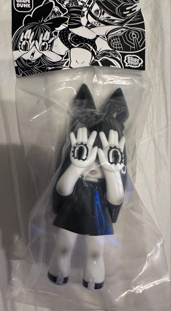 GRAPE BRAIN SNKRDUNK 手の目少女 にぎるちゃん ソフビ　新品