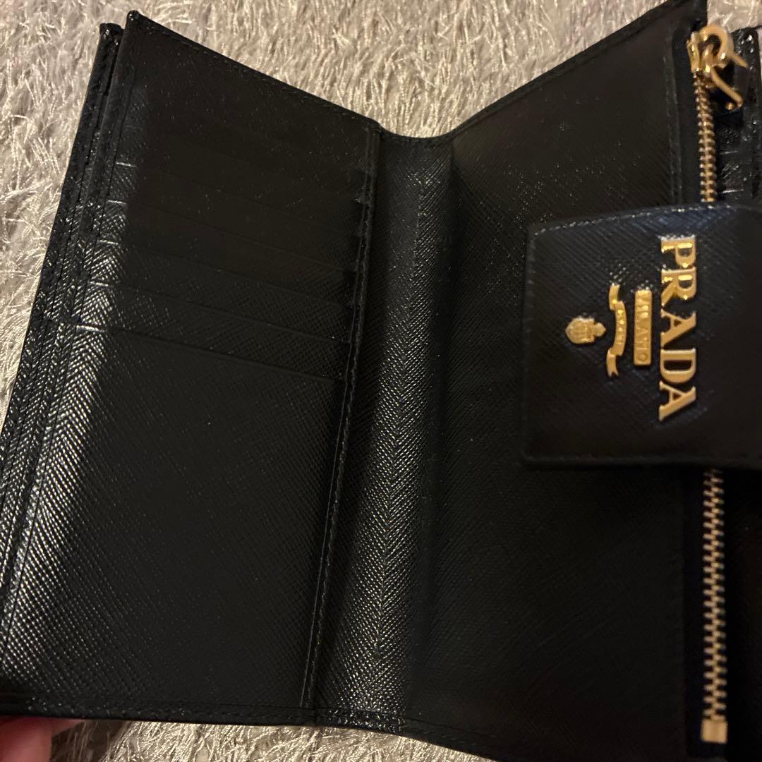 PRADAフラップサフィアーノレザーロゴ金具ブラック
