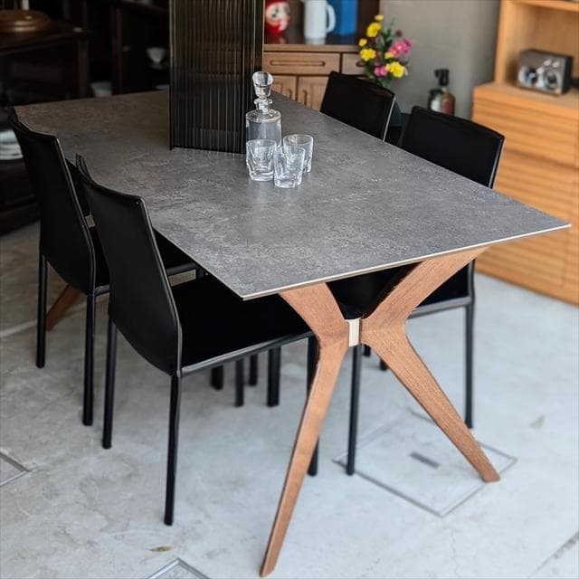 Calligaris TOKYOダイニングテーブル （運送会社での配送不可商品）