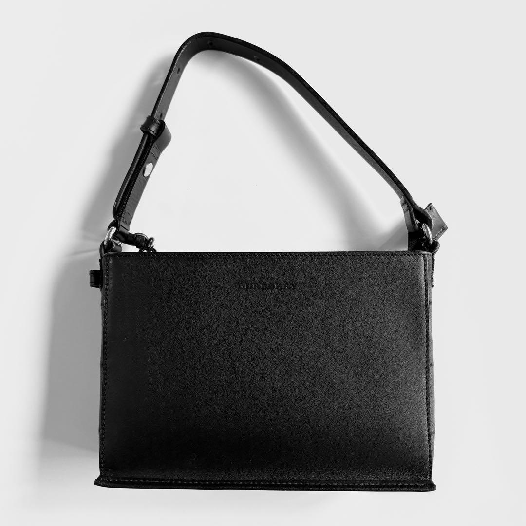 Burberry ブラックレザーハンドバッグ