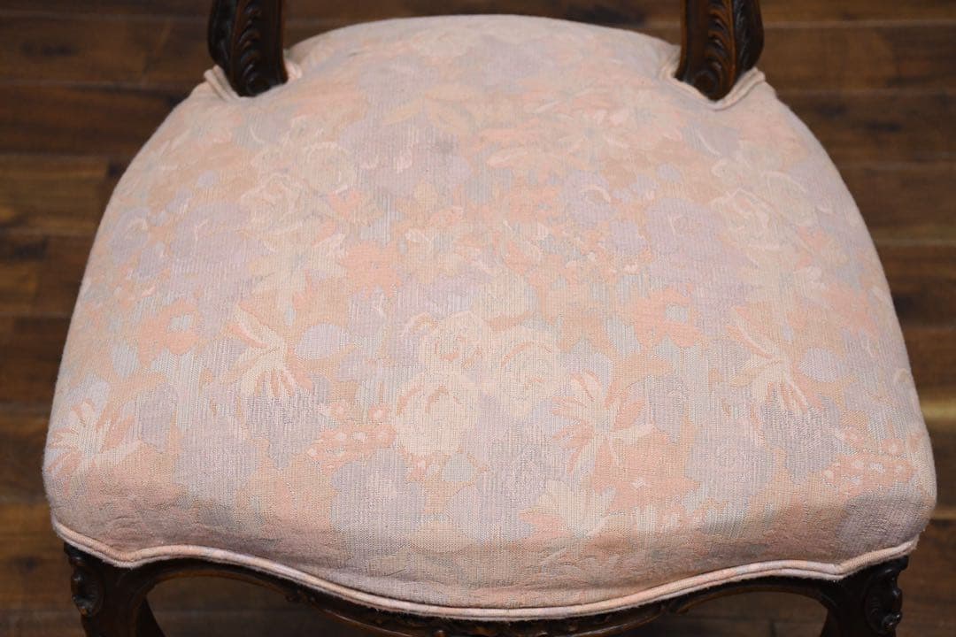 EFK99 英国アンティーク バルーンバックチェア 猫脚 木彫刻 サロンチェア