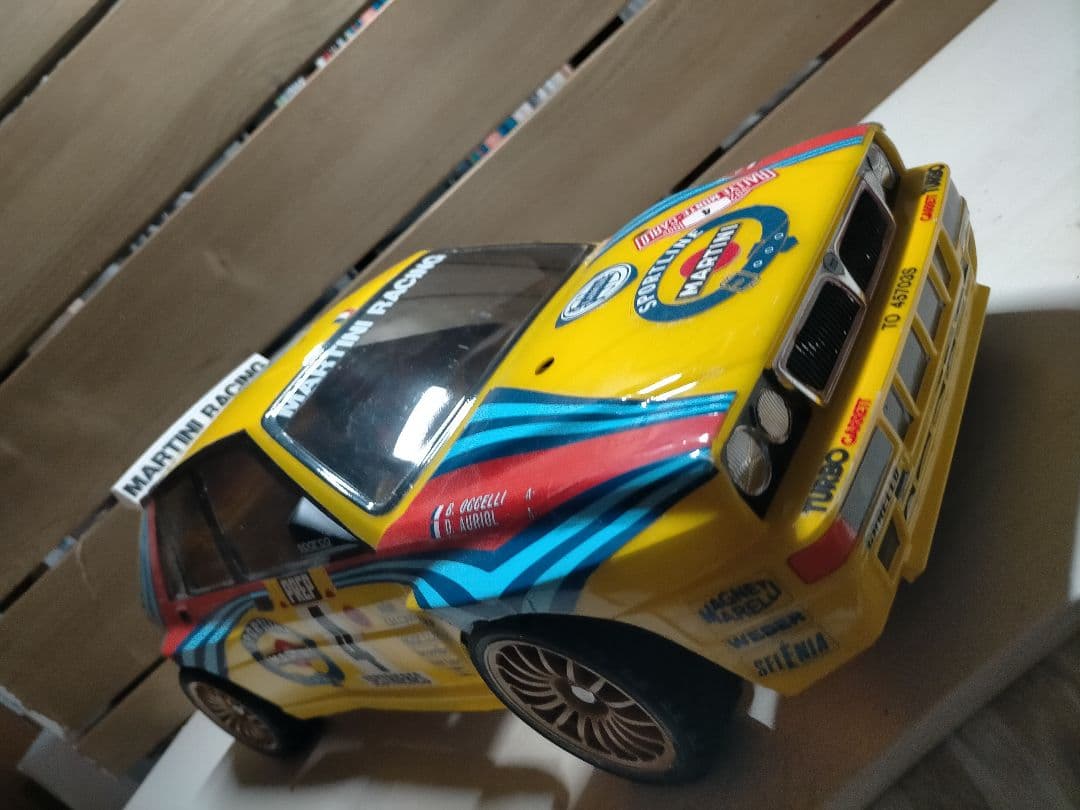 タミヤ　ランチア デルタ　1/10　ボディのみ　マルティーニカラー