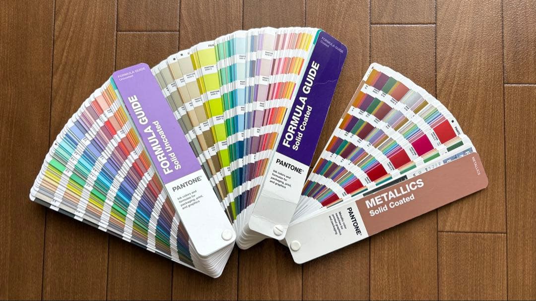 PANTONE Formula Guide カラーガイド