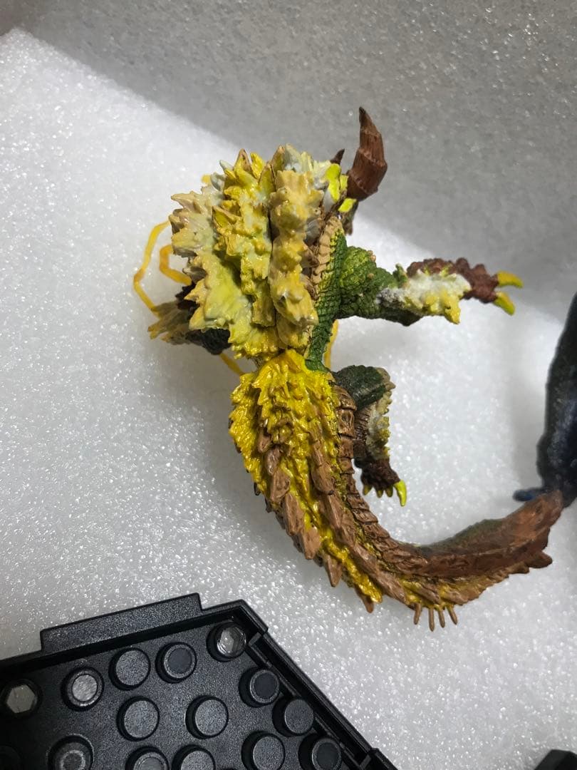 モンスターハンター スタンダードモデル　荒鉤爪ティガレックス　金雷公ジンオウガ