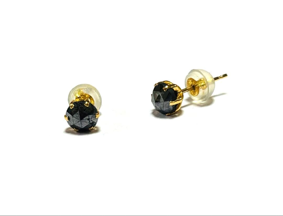 ブラックダイヤモンドピアス　K18 0.5￼0