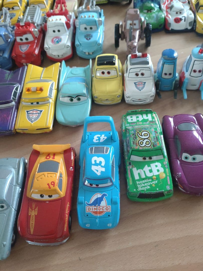 カーズ　トミカ　図鑑　まとめ売り　70台以上　レア、廃盤あり