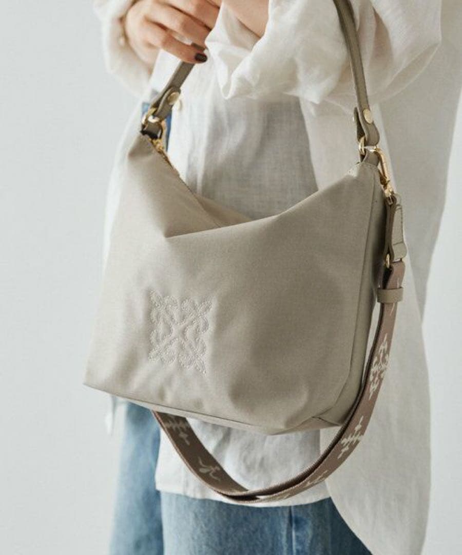 ほぼ未使用ラシット今期コーデュラナイロンシンプル2wayショルダーバッグ