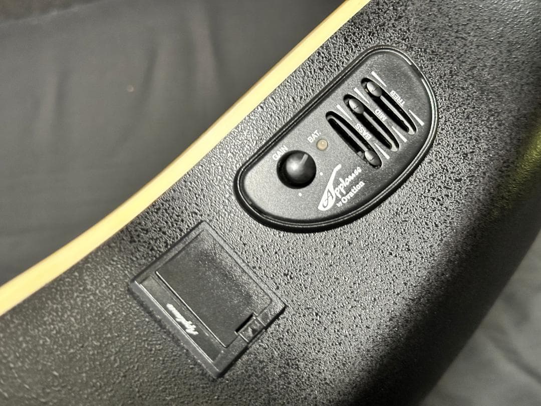 【美品】ハードケース付き　Ovation Applause AE147