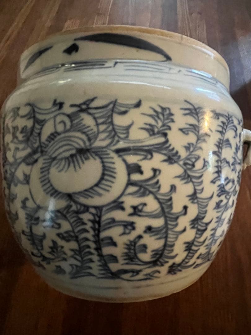 中国骨董壺　染め付け青花唐草紋