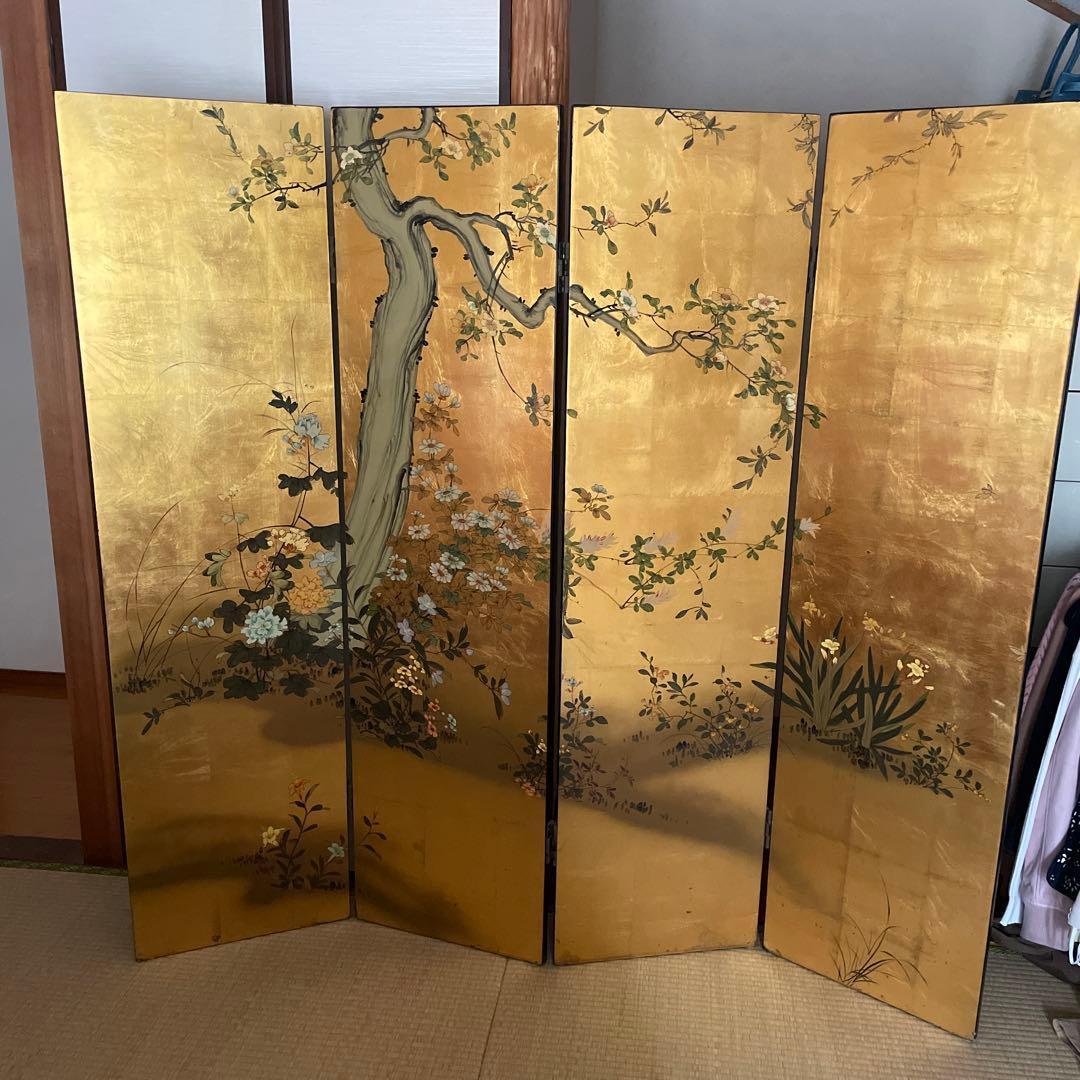金箔の伝統的な日本の屏風