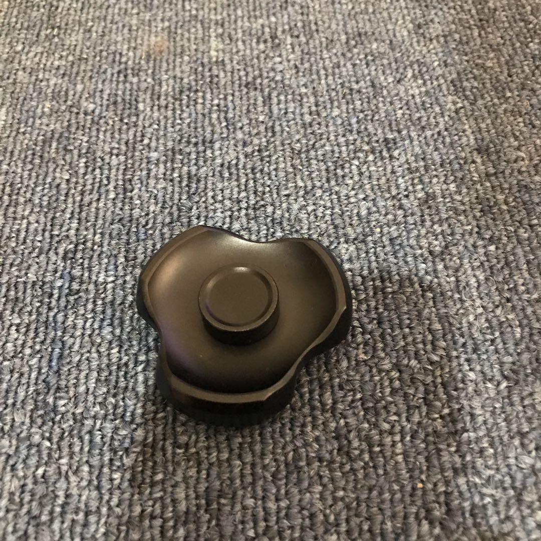 ハンドスピナー　triton v2 ブラック