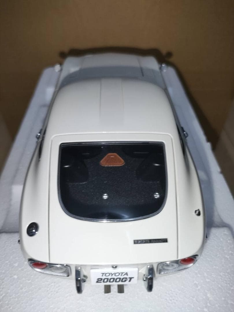 オートアート コンポジット 1/18 トヨタ・2000GT ワイヤースポーク 白