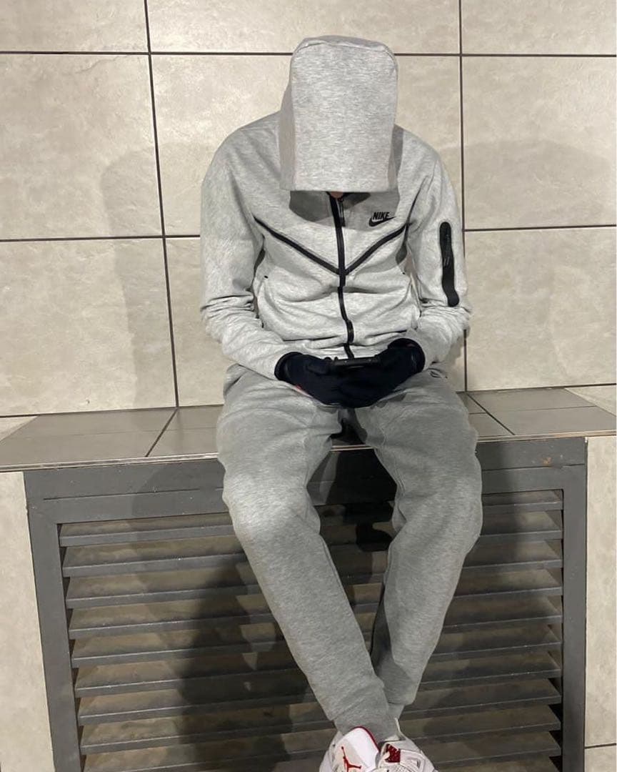 NIKE テックフリース グレー 黒タグ