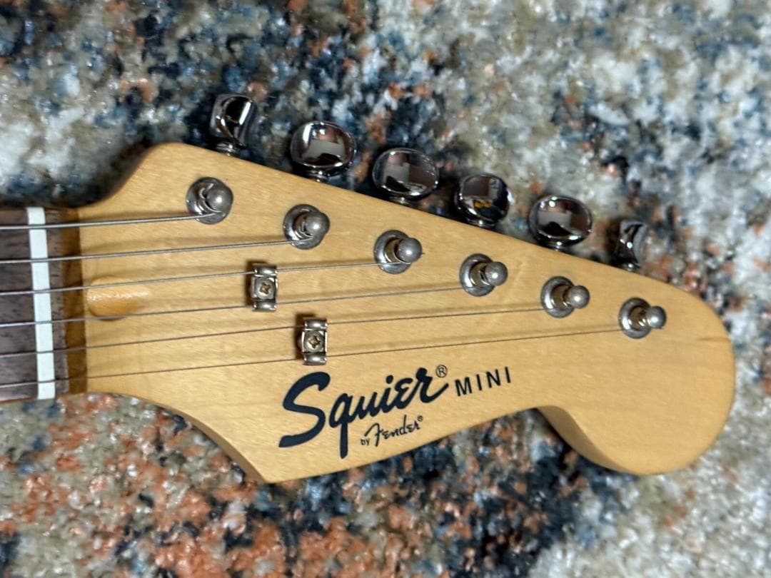 ギター Squier by Fender Hello Kitty Mini Strat