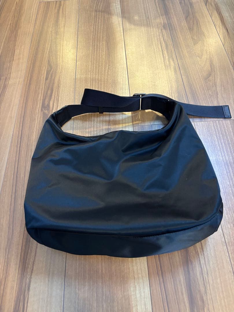 ラシット　ラウンドショルダーバッグ　ナイロン