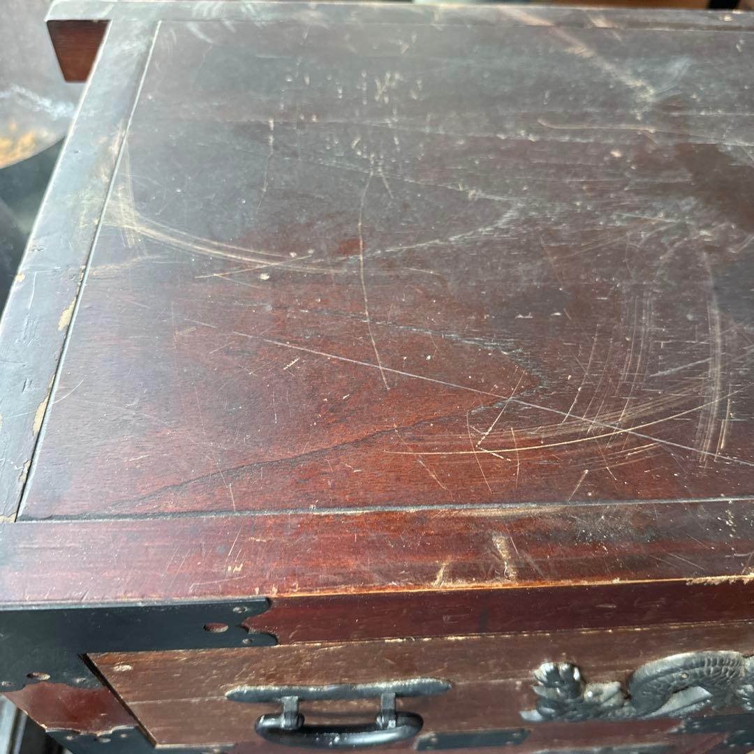 アンティーク木製タンス ドラゴン彫刻付き　車ダンス