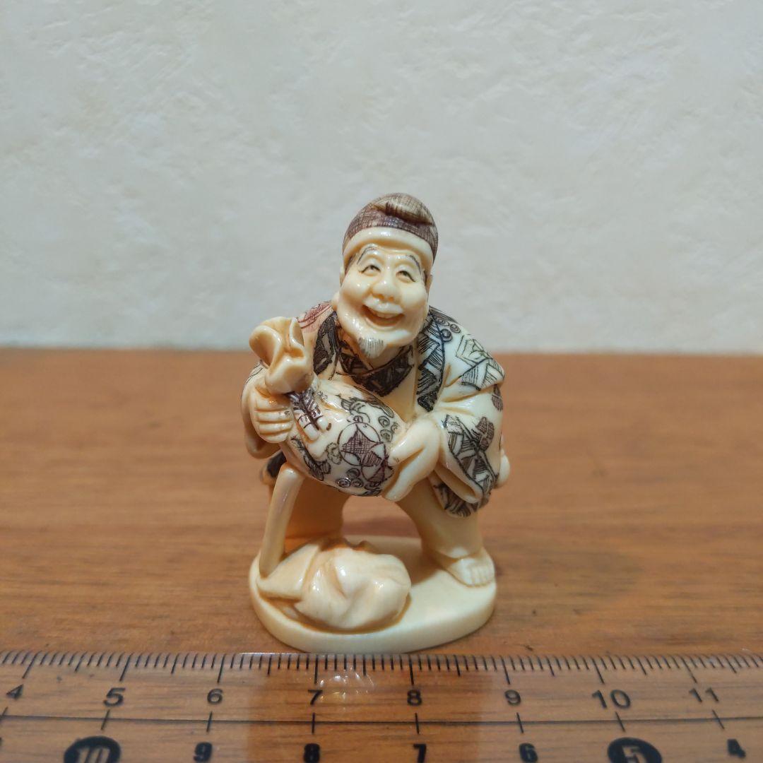 時代提物 人物根付 天然素材 在銘【宝探し】高5cm 重22ｇ縁起物 幸運の兆し